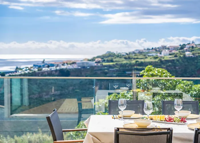 Half Gate Villa Gaula